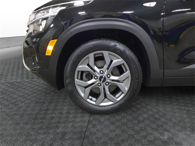 Vehicle image 14 of 15