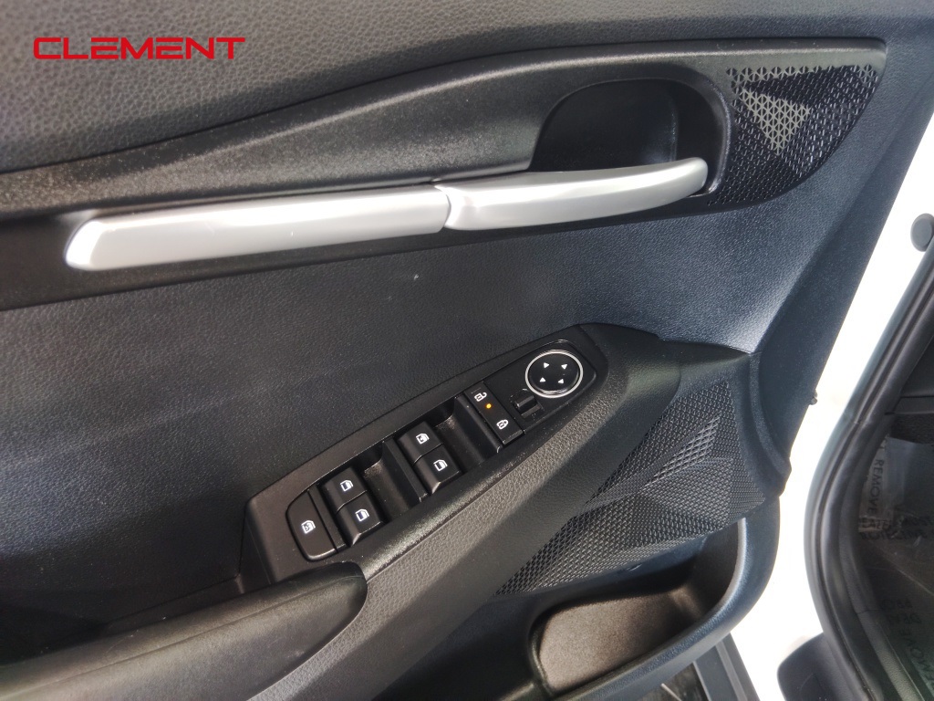Vehicle image 31 of 48