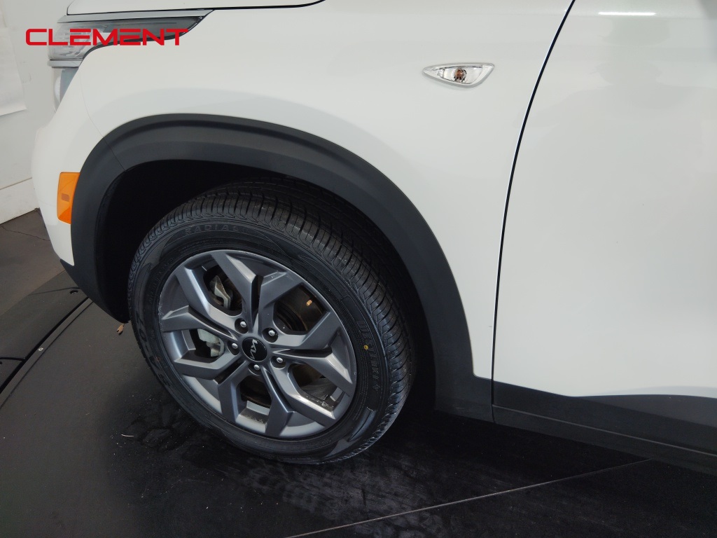 Vehicle image 7 of 48