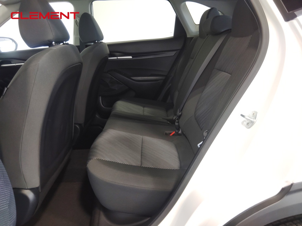 Vehicle image 15 of 48