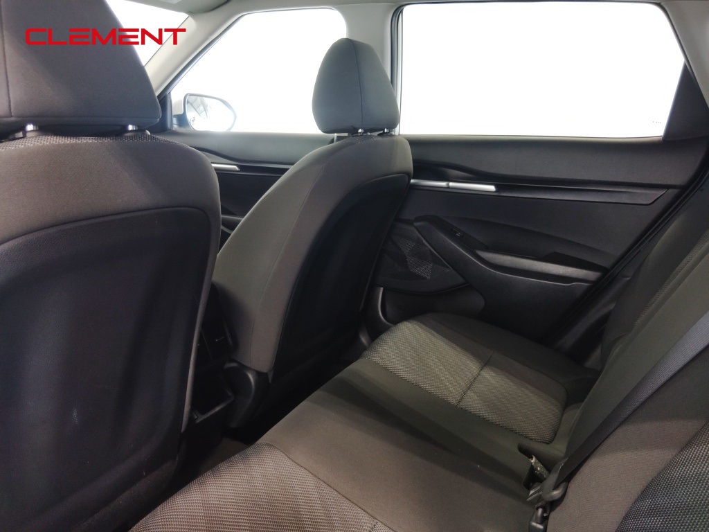 Vehicle image 16 of 48
