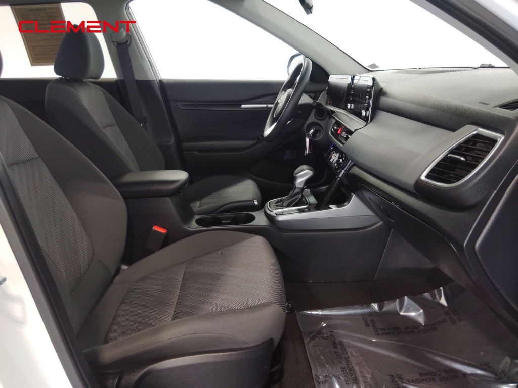 Vehicle image 17 of 48