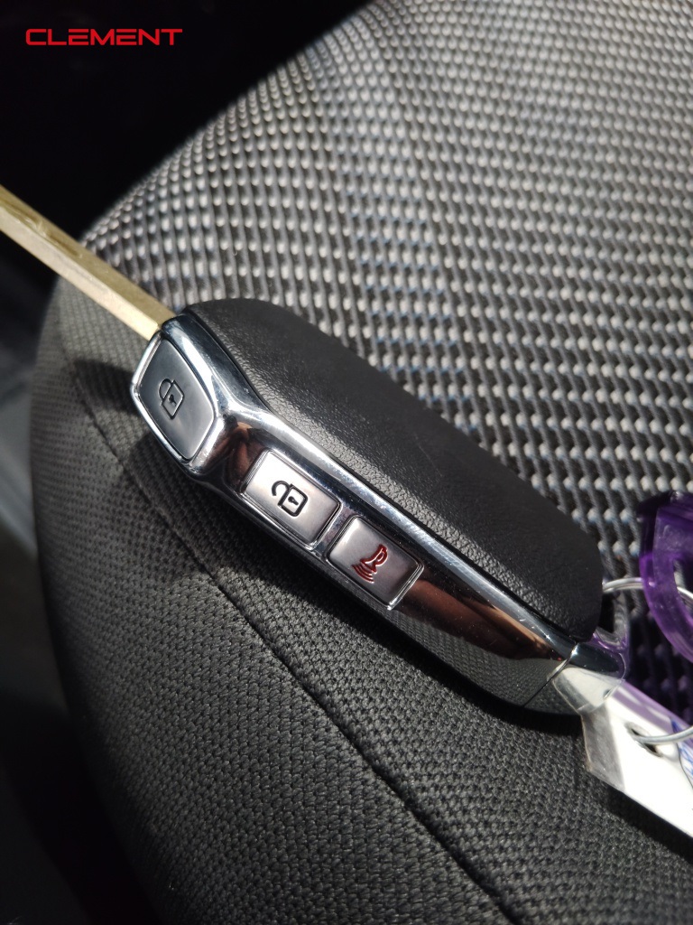 Vehicle image 33 of 48