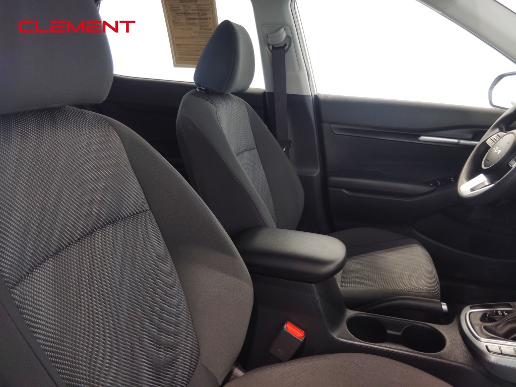 Vehicle image 14 of 48