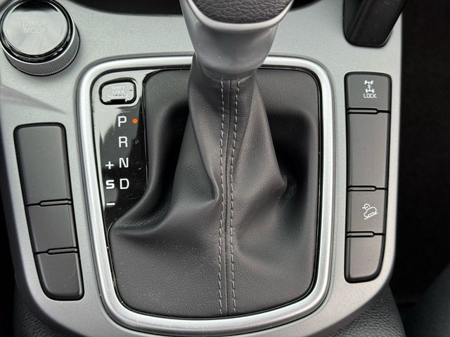 Vehicle image 23 of 36