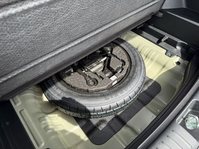 Vehicle image 31 of 36