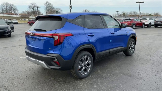 Vehicle image 14 of 41