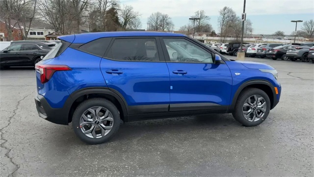 Vehicle image 15 of 41