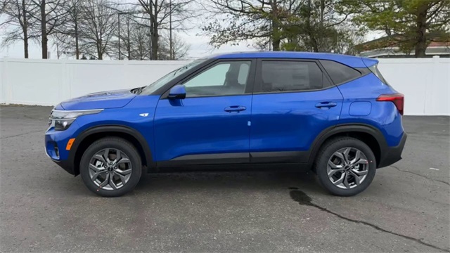 Vehicle image 24 of 41
