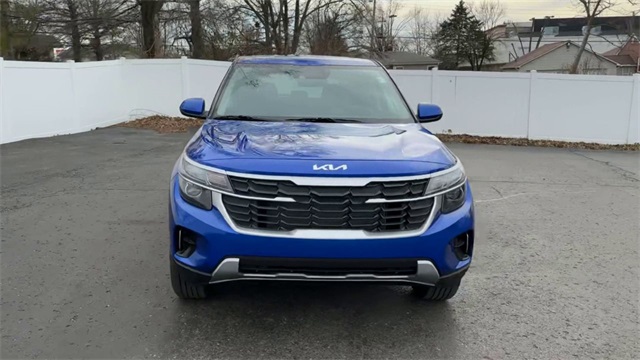 Vehicle image 6 of 41