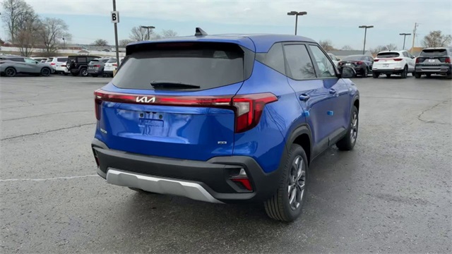 Vehicle image 17 of 41