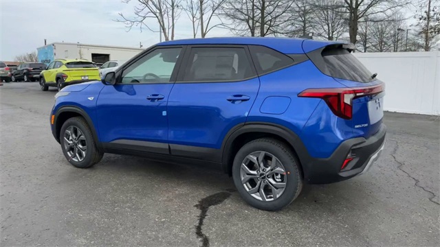 Vehicle image 23 of 41