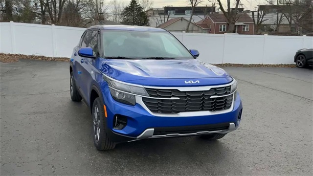 Vehicle image 9 of 41