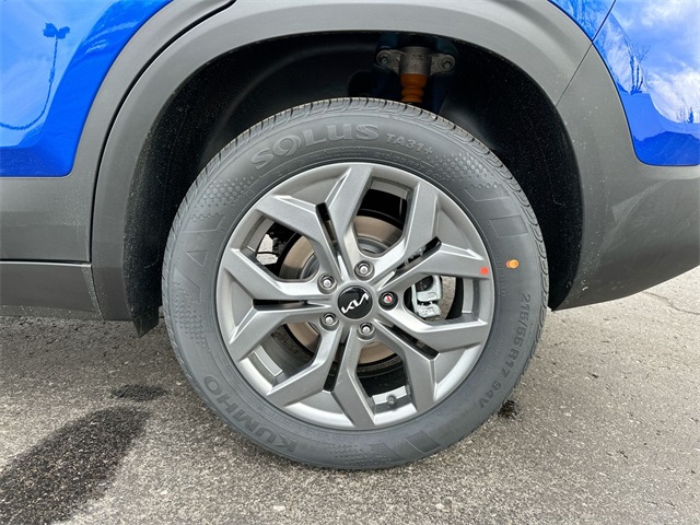 Vehicle image 27 of 41