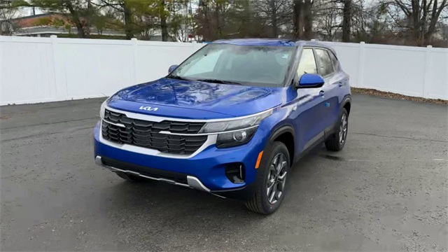 Vehicle image 4 of 41