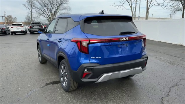 Vehicle image 22 of 41