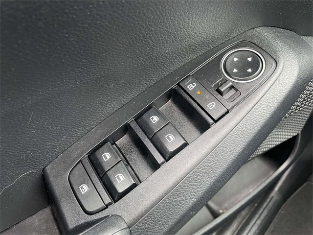 Vehicle image 25 of 33