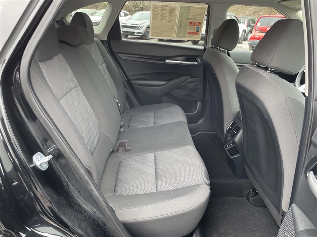Vehicle image 16 of 33