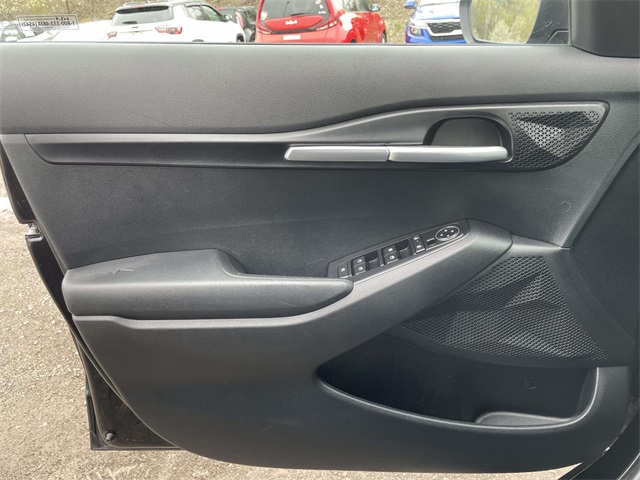 Vehicle image 24 of 33