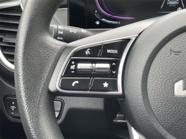Vehicle image 27 of 33