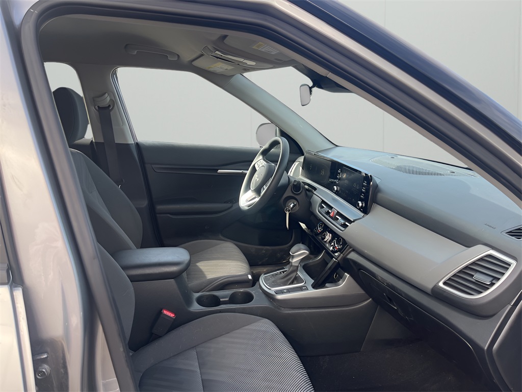 Vehicle image 9 of 34