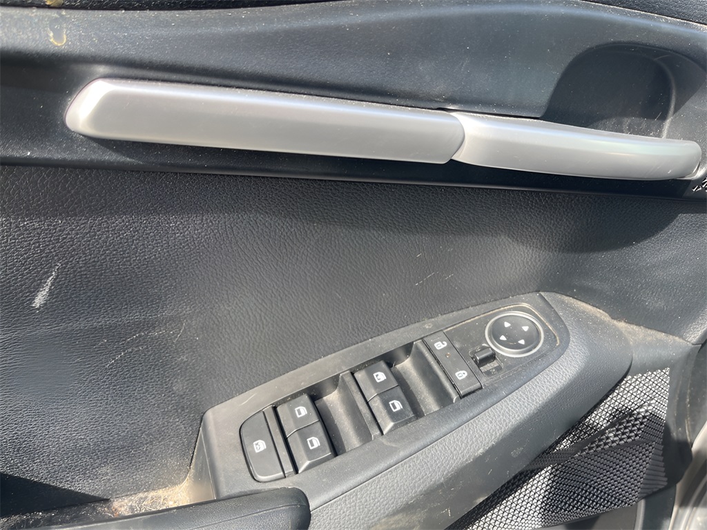 Vehicle image 15 of 34