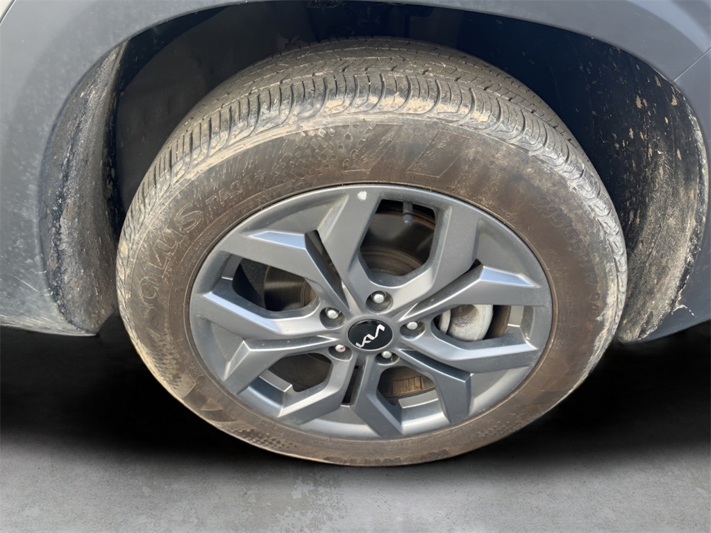Vehicle image 25 of 34