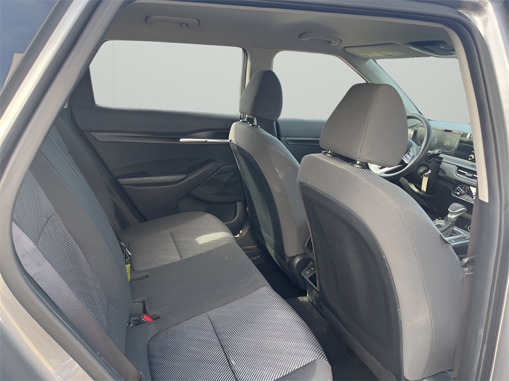 Vehicle image 11 of 34