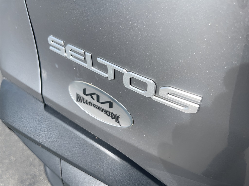 Vehicle image 26 of 34