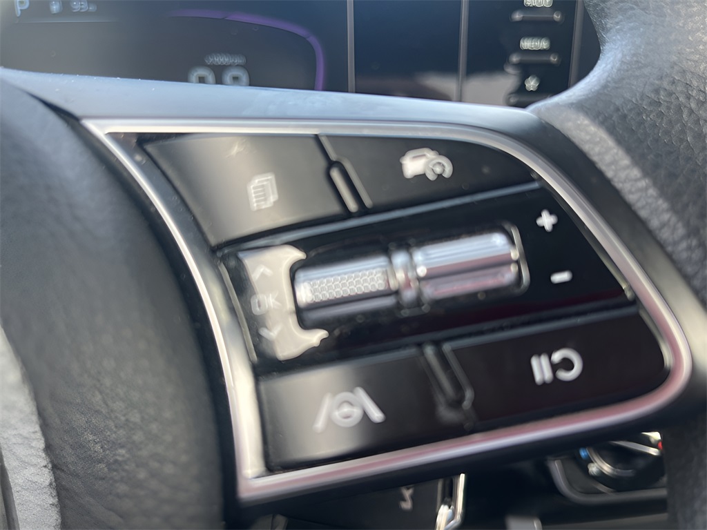Vehicle image 19 of 34