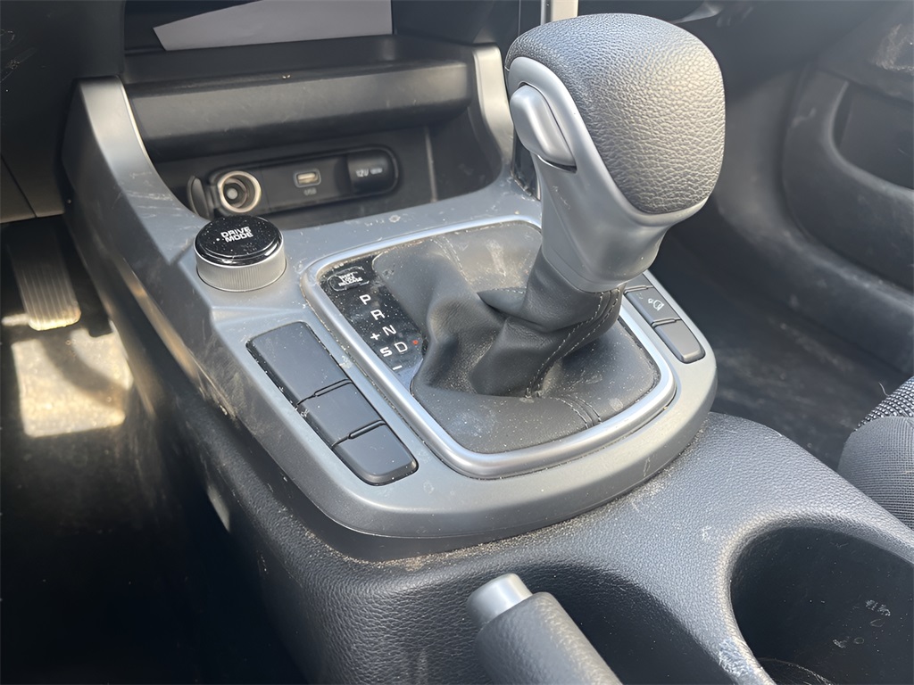 Vehicle image 23 of 34