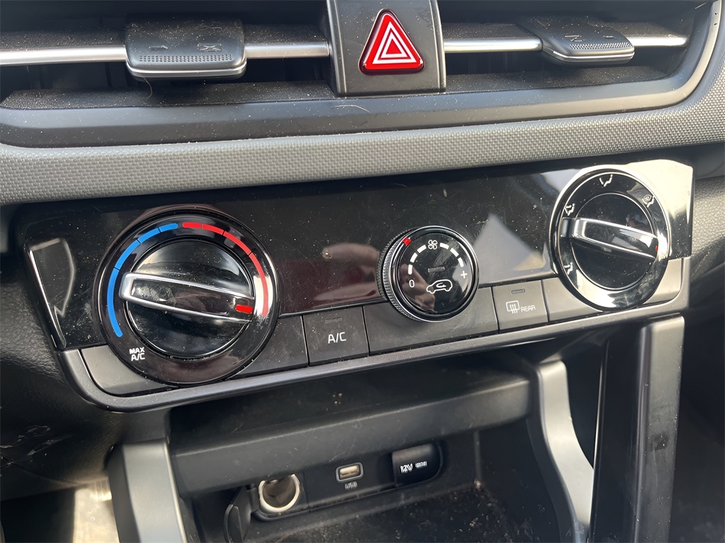 Vehicle image 22 of 34