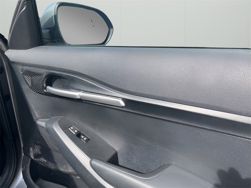 Vehicle image 8 of 34