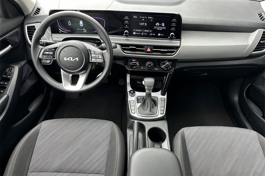 Vehicle image 14 of 29