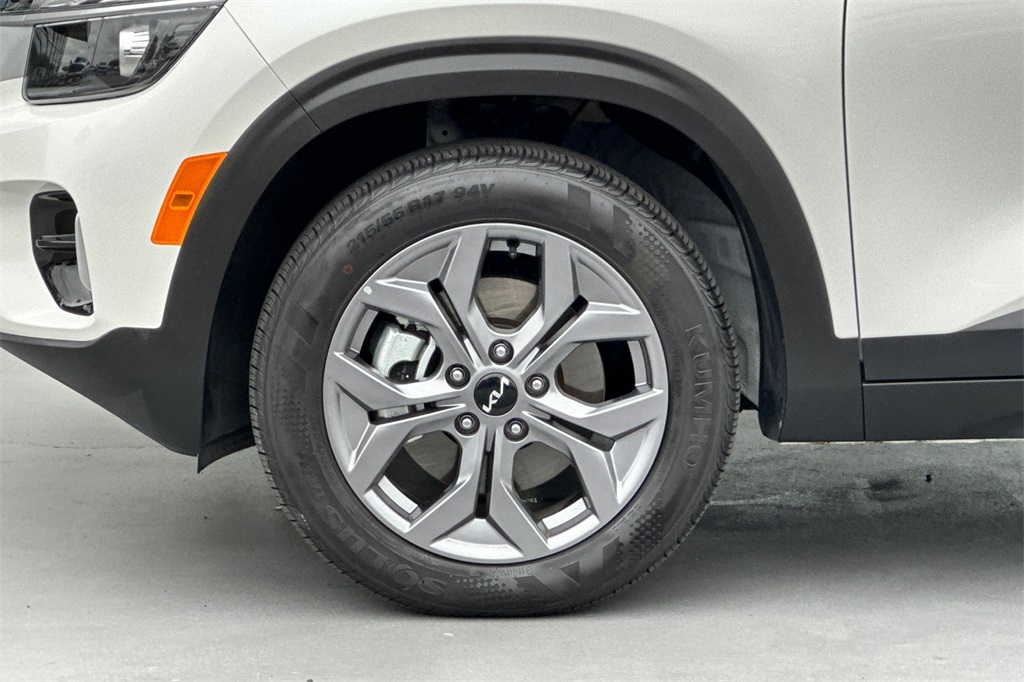 Vehicle image 26 of 29