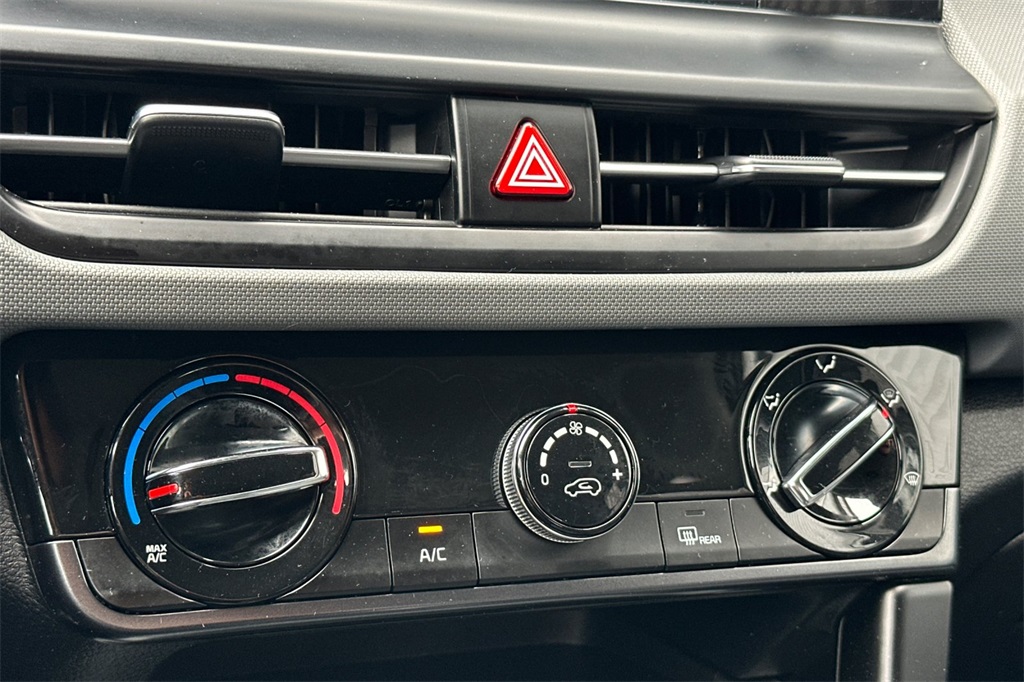 Vehicle image 21 of 29