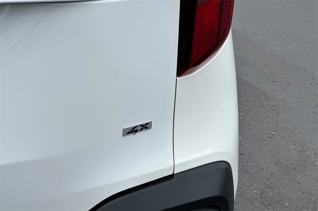 Vehicle image 27 of 29