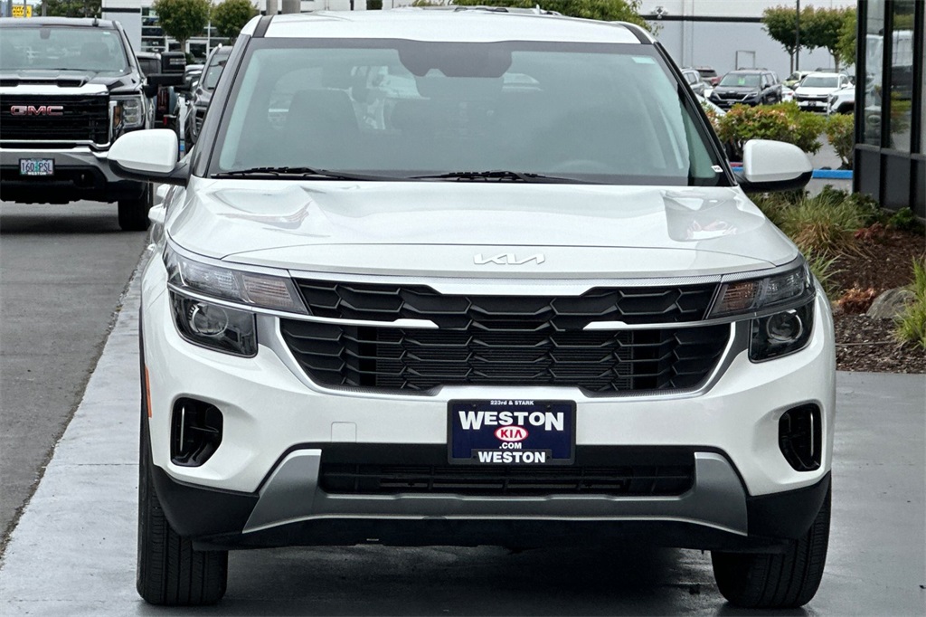 Vehicle image 2 of 29