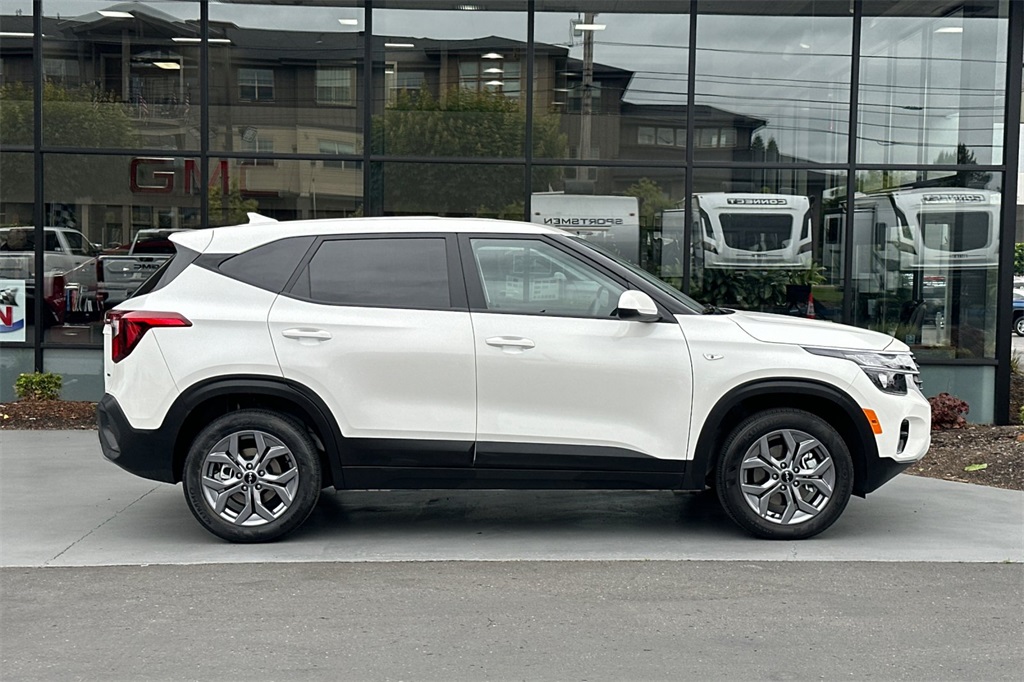 Vehicle image 5 of 29