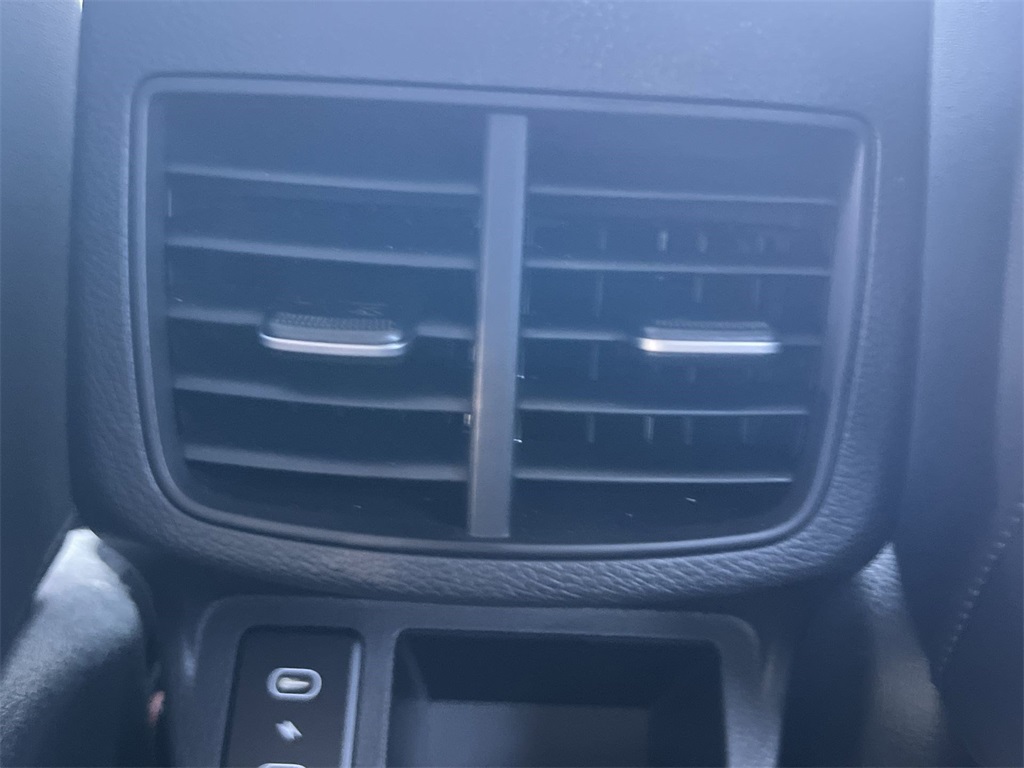 Vehicle image 21 of 34