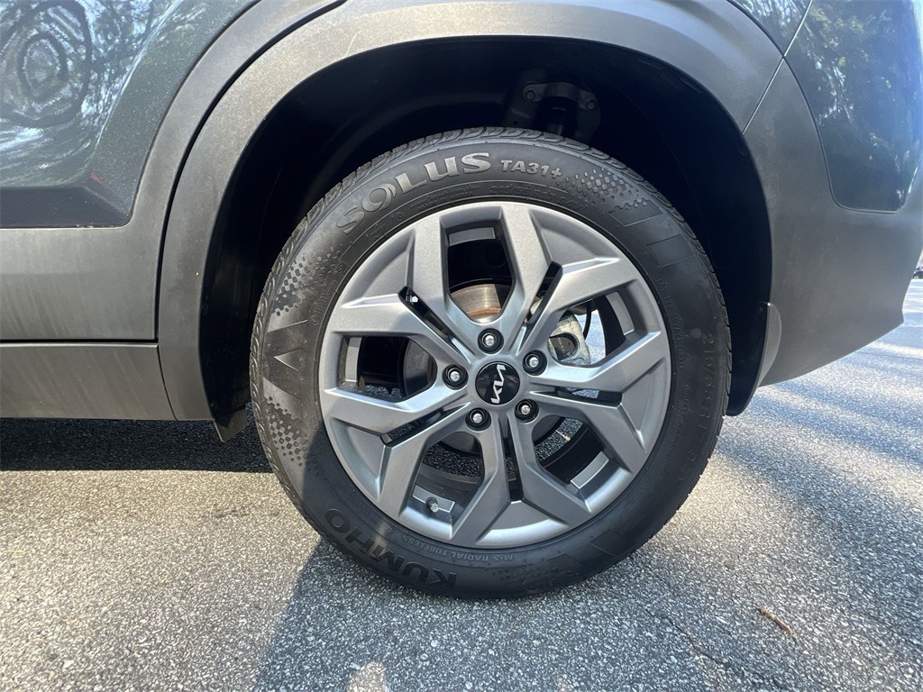 Vehicle image 33 of 34