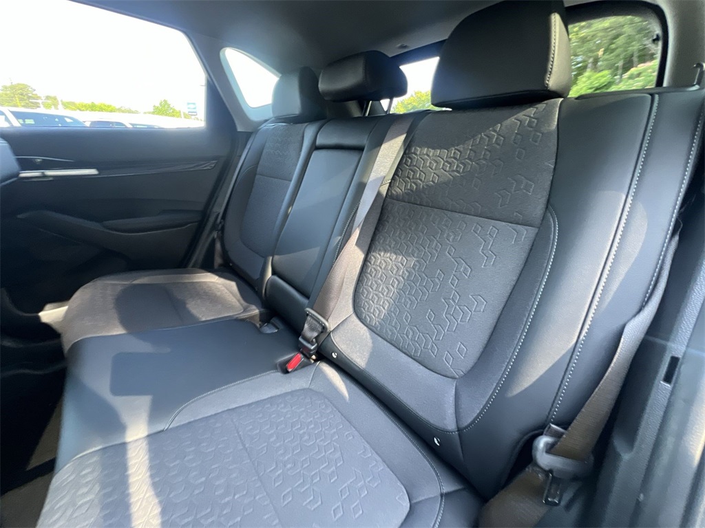 Vehicle image 25 of 34