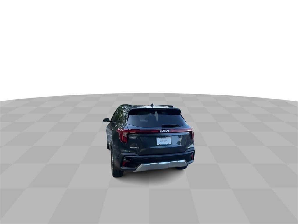 Vehicle image 7 of 34