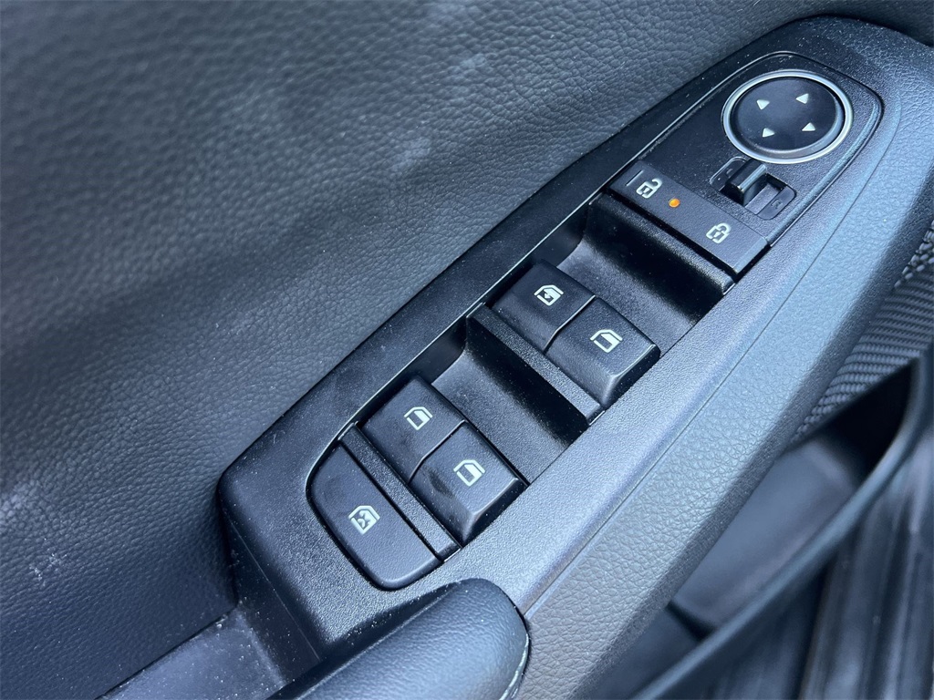 Vehicle image 23 of 34