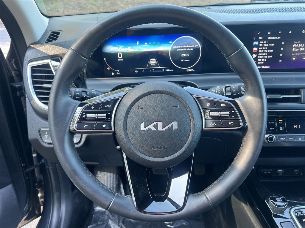 Vehicle image 11 of 34