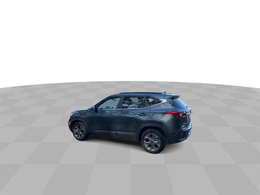 Vehicle image 8 of 34