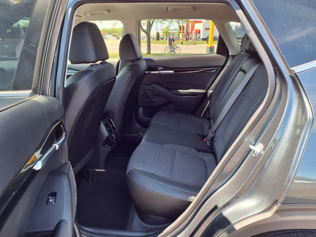Vehicle image 8 of 18