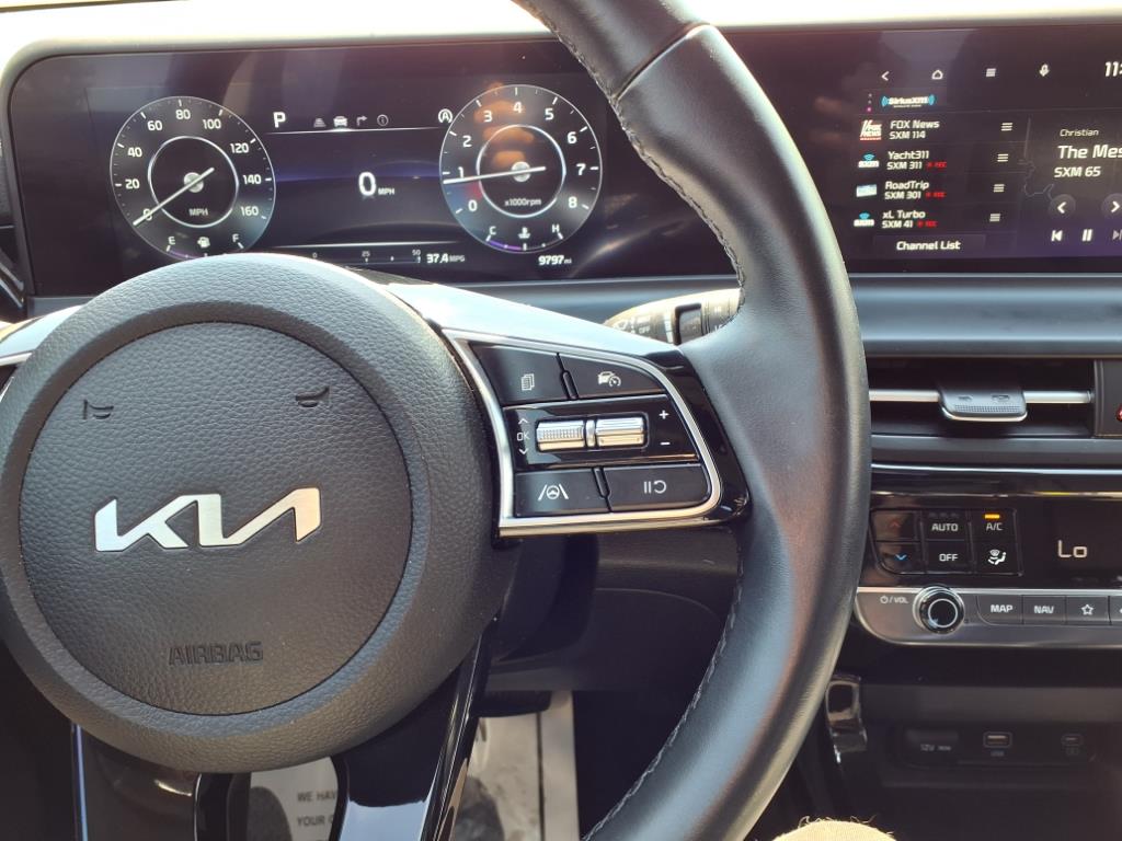 Vehicle image 15 of 18