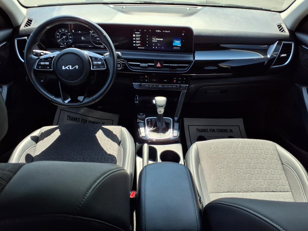 Vehicle image 9 of 18