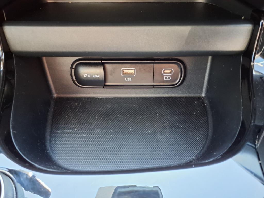 Vehicle image 16 of 18